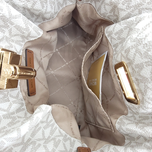 Michael Kors Ruched Logo LG Crossbody - Picture 5 of 10